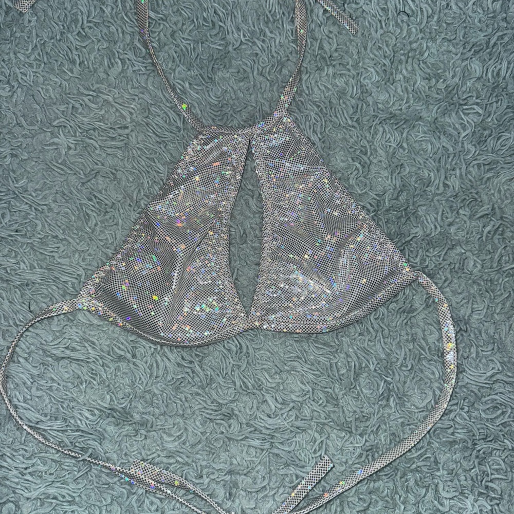iHeartRaves Keyhole Rave Halter Top - Picture 3 of 4